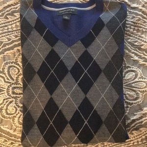 This is a medium Banana Republic 100% wool sweater